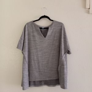 She & Sky Vneck Top Large